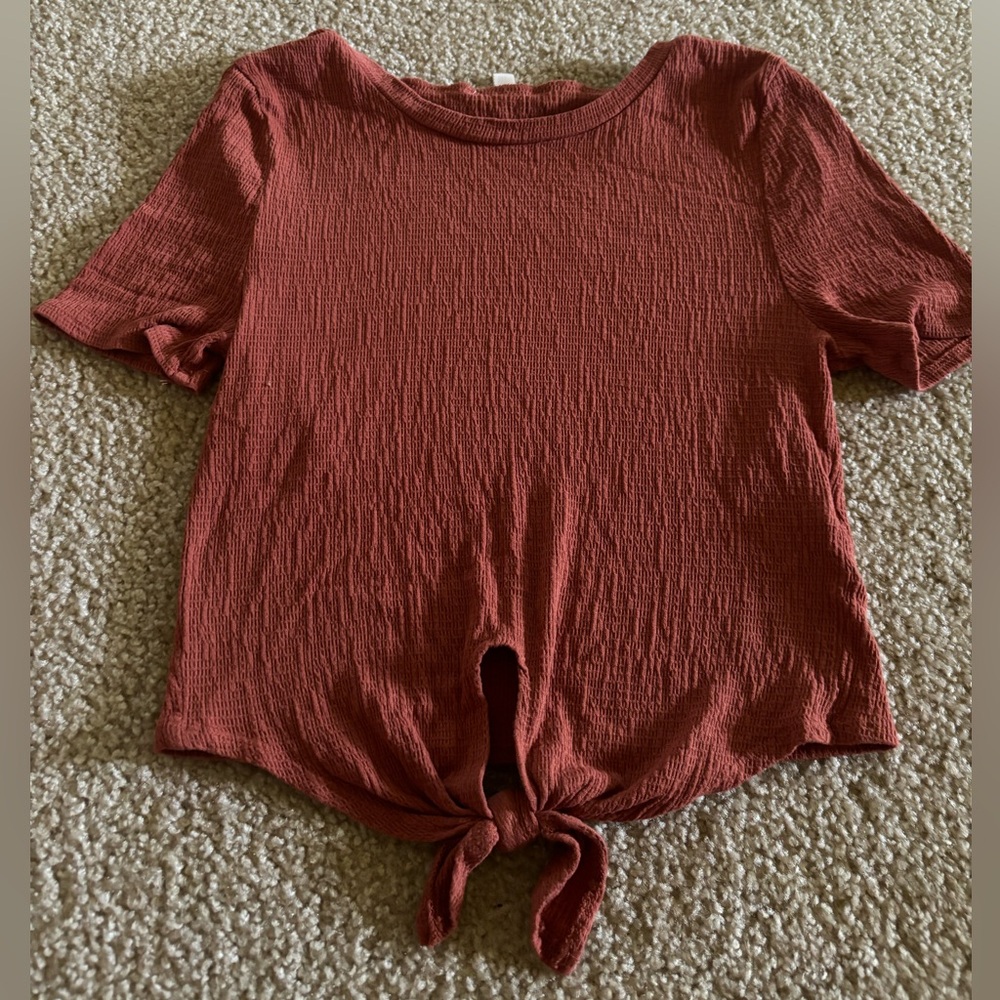 Ribbed tee with front tie